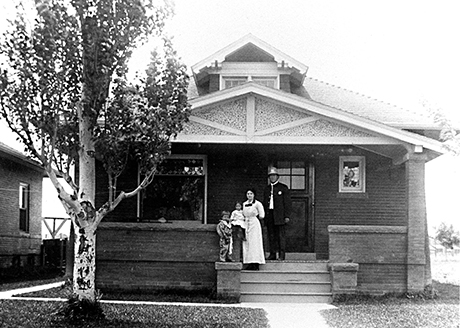 William Goldblatt in his Denver Policeman’s uniform with wife Helen Klein and their children Ruth and Marvin in 1914.