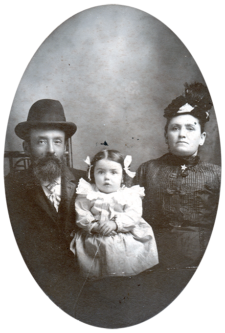 Helen Walpensky with her grandparents, Herman and Hanna Oliner, taken about 1903.