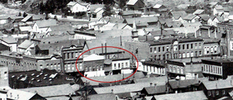 While this photo dates to 1885, the buildings that burned in the 1916 fire are located within the circle. Sandusky’s store was in the middle. Photo by William Henry Jackson.