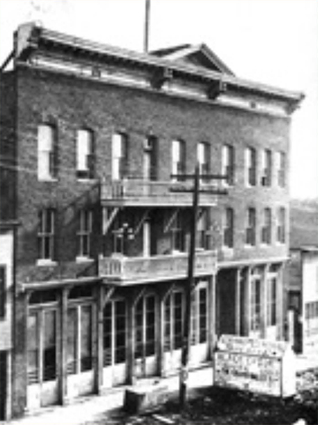 Photo of the front of the Globe Theater owned by Mike Goldsmith.